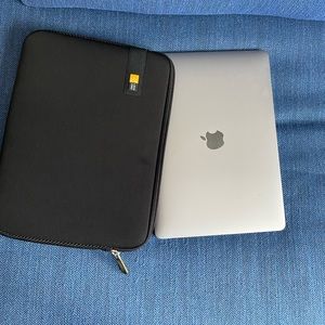 CASE LOGIC Laptop sleeve.Black . New